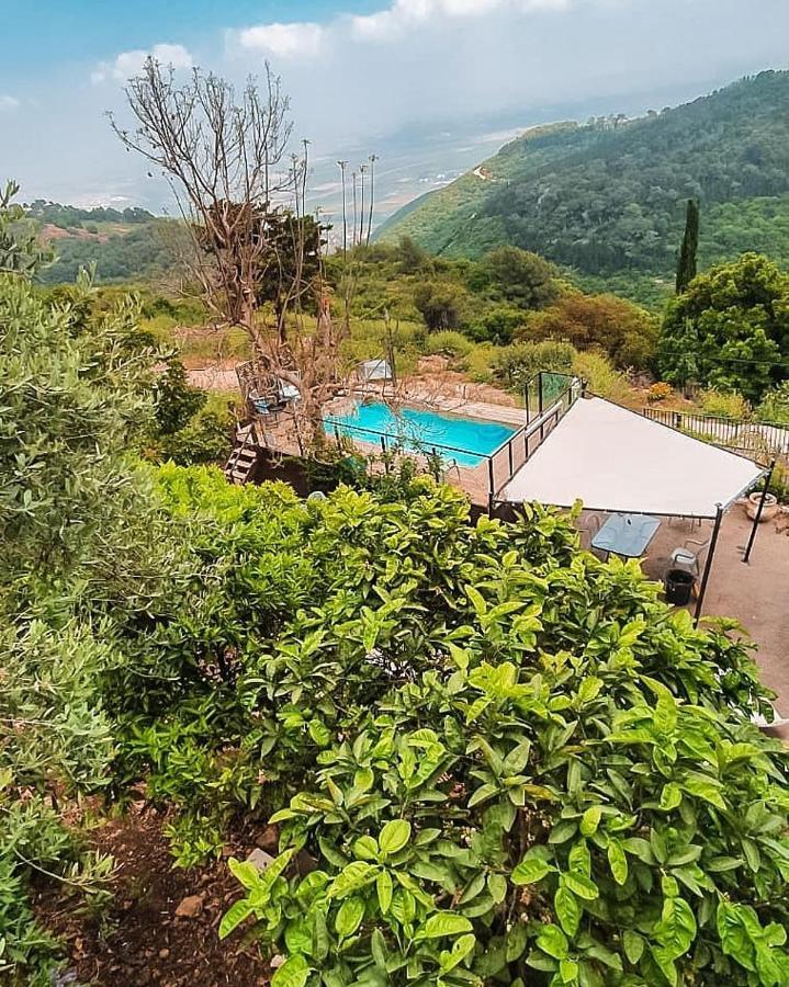 Aram suite Isfiya Exterior foto