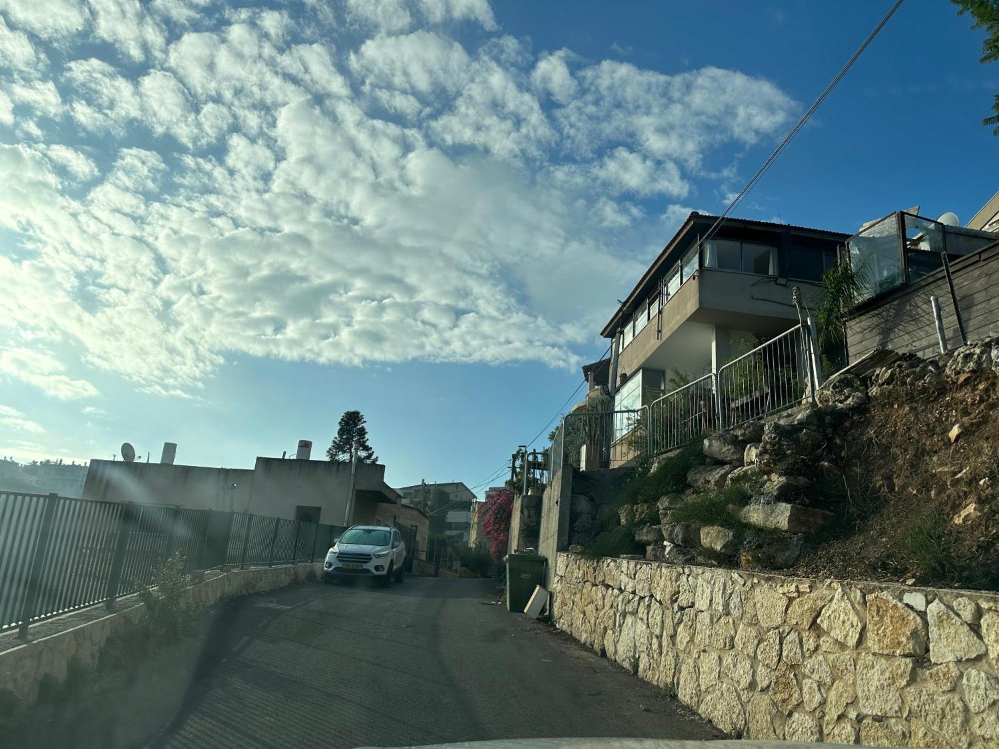 Aram suite Isfiya Exterior foto