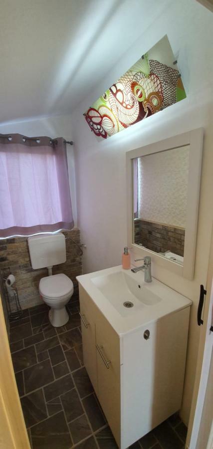 Aram suite Isfiya Exterior foto