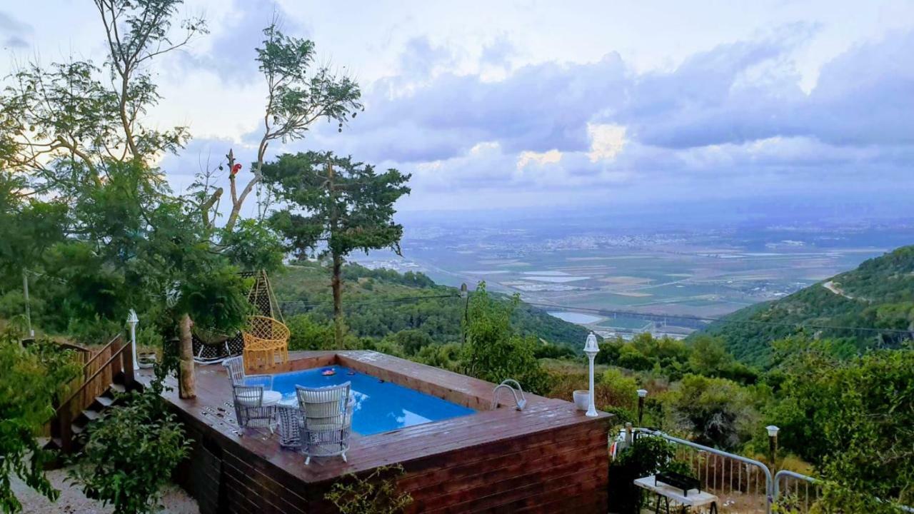 Aram suite Isfiya Exterior foto
